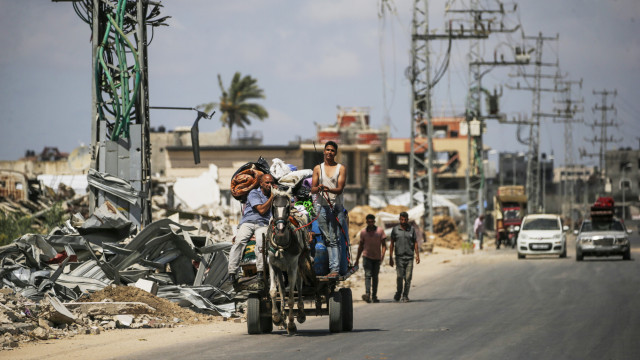 Palestinians flee from Al Bureije refugee camp after a new evacuation order was issued by the Israel Defense Forces for Al Bureije and Al Nusairat camps in the central Gaza Strip, 29 July 2024